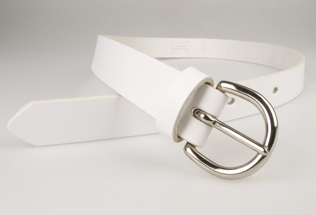 Womens White Leather Belt Full Grain Leather. Made In UK. 3cm Wide. London 'D' Shaped Buckle. (Nickel Plated Solid Brass). 5 Oval Shaped Holes. Leather Thickness 3.5mm Approx
